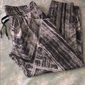 Lululemon white and black namaskar pant II